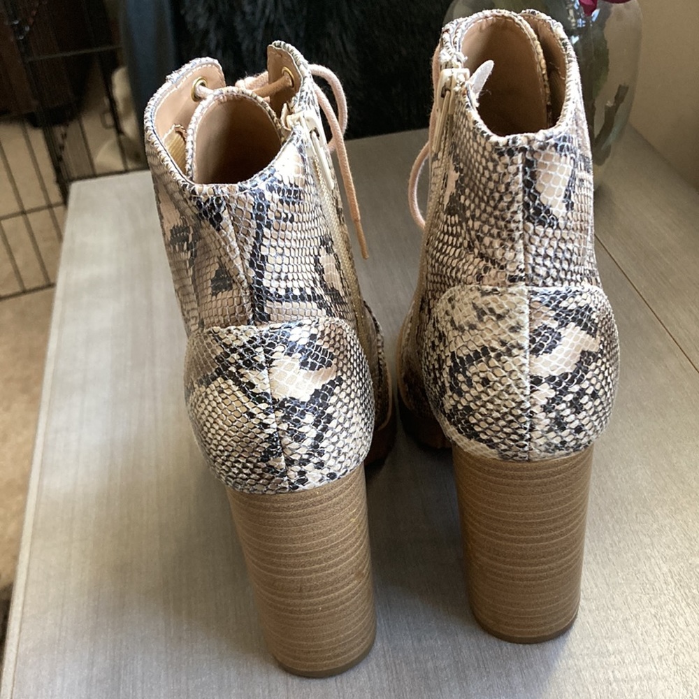 Snakeskin heeled booties - Picture 2 of 6